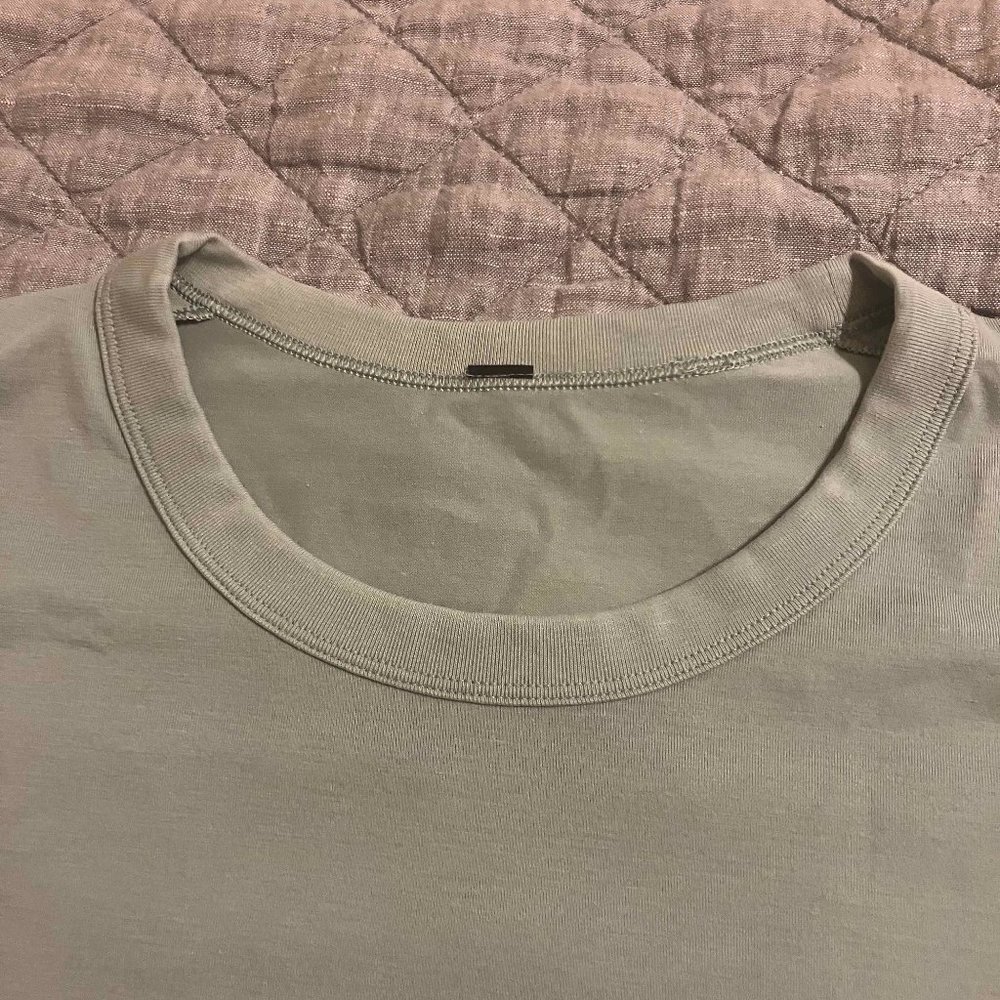 Lululemon - The Fundamental T-Shirt - Medium